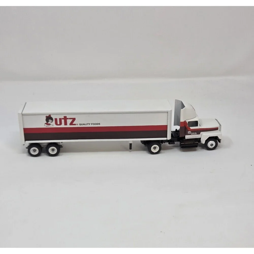 UTZ Quality Foods‎ Promo FORD CL9000 SEMI-TRUCK TRAILER Winross Diecast 10